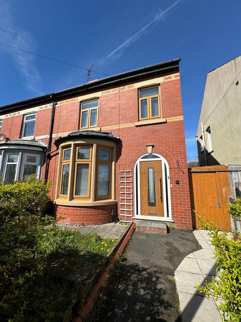 Highbury Avenue, Blackpool FY3 3 bed semidetached house for sale £