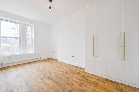 3 bedroom flat to rent, Grove Park, Chiswick, London, W4