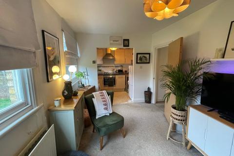 2 bedroom flat for sale, 84C Eltham Road, London, SE12 8UE