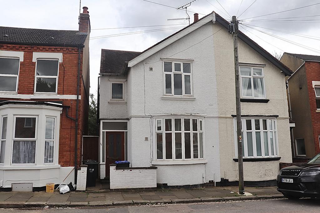 Ruskin Road, Kingsthorpe, Northampton, NN2 3 bed semidetached house