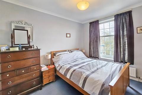 2 Heathfield Close, Midhurst, GU29 9PS