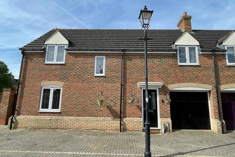 3 bedroom semi-detached house for sale, Saunders Place, Aylesbury, Buckinghamshire