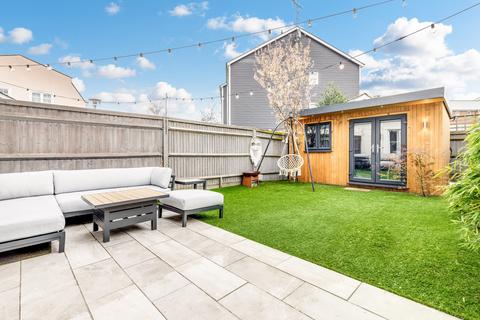 43 Westmount Close, Worcester Park, KT4 8FL