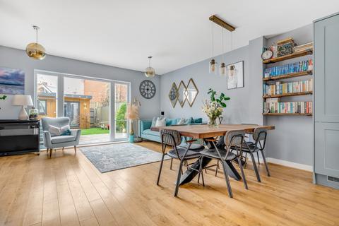 43 Westmount Close, Worcester Park, KT4 8FL