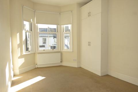 4 bedroom end of terrace house to rent, Dundonald Road, London, SW19