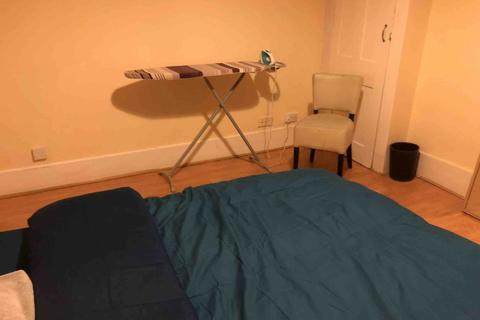 1 bedroom in a house share to rent, Camden, N6