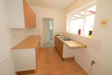 3 bedroom terraced house to rent, St Peters Road Luton LU1 1PG