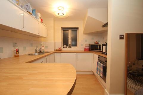 1 bedroom terraced house to rent, Lombardy Close, Woking GU21