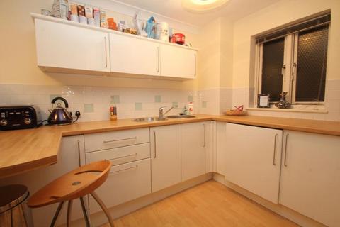 1 bedroom terraced house to rent, Lombardy Close, Woking GU21