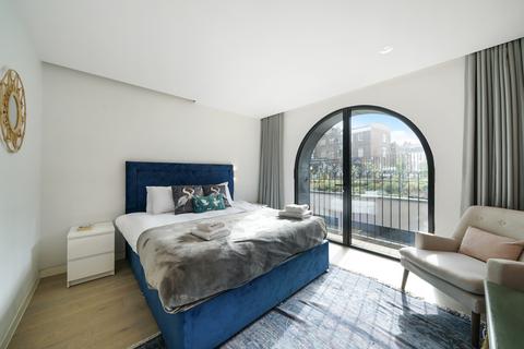3 bedroom mews to rent, Arco Walk, Highgate Road, London