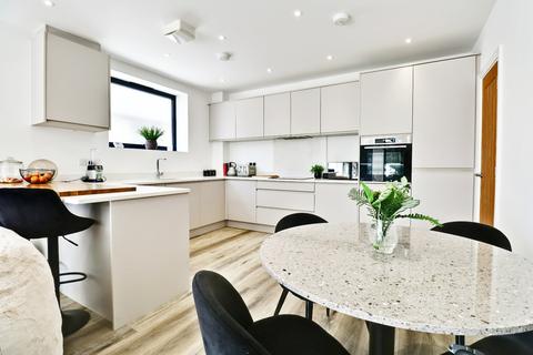 2 bedroom apartment to rent, Hillcroft, Chislehurst BR7