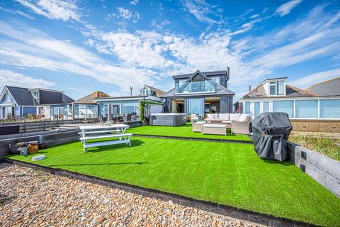 4 bedroom detached house for sale, Coast Road, Pevensey Bay, Pevensey, East Sussex, BN24