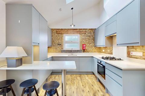 3 bedroom flat to rent, Walthamstow, London E17