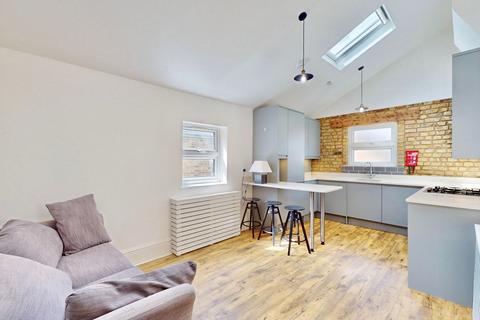 3 bedroom flat to rent, Walthamstow, London E17