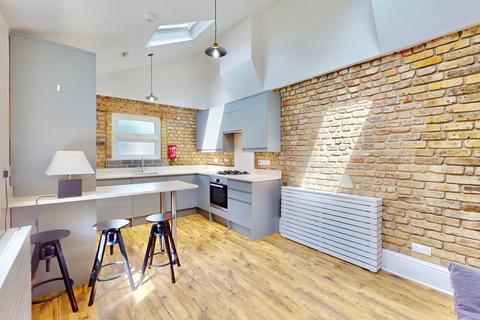 3 bedroom flat to rent, Walthamstow, London E17