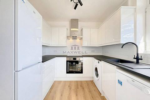 2 bedroom flat to rent, Bromley High Street, London E3