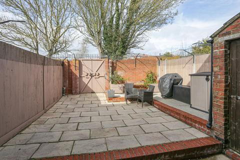 62 Mead Road, Folkestone, CT19 5QZ