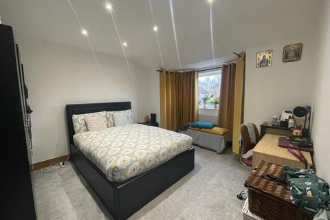3 bedroom apartment to rent, Mitcham CR4