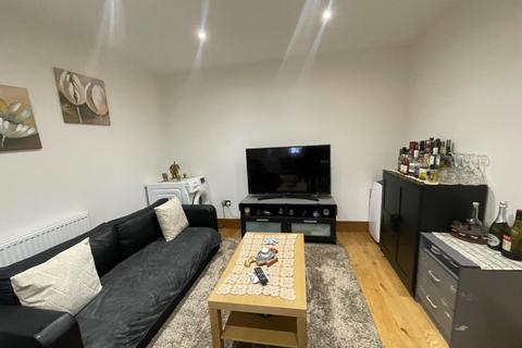 3 bedroom apartment to rent, Mitcham CR4