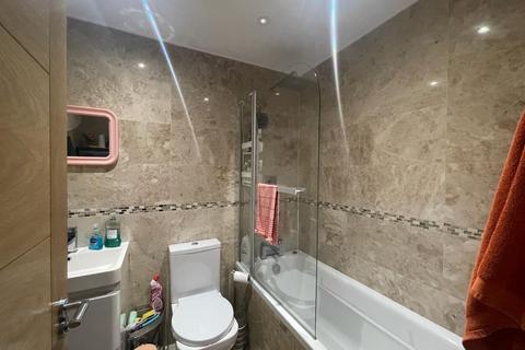 3 bedroom apartment to rent, Mitcham CR4