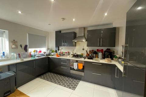 3 bedroom apartment to rent, Mitcham CR4