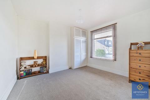 33 Brooklands Road, Romford, RM7 7EB
