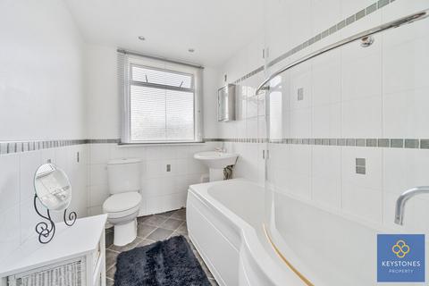 33 Brooklands Road, Romford, RM7 7EB
