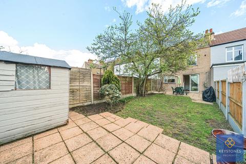 33 Brooklands Road, Romford, RM7 7EB