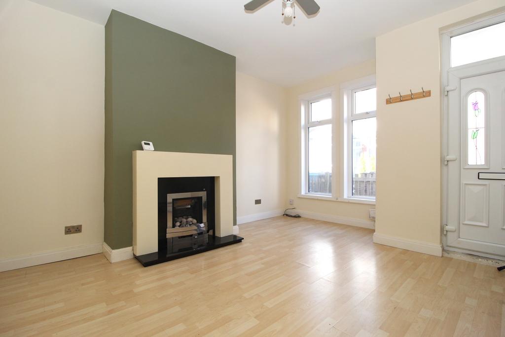 Salisbury Gardens Raglan Street 2 Bed End Of Terrace House £625