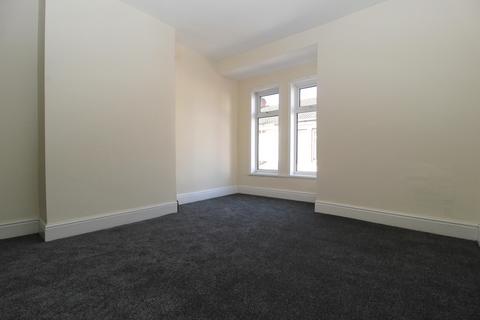 2 bedroom end of terrace house to rent, Salisbury Gardens, Raglan Street, Hull HU5