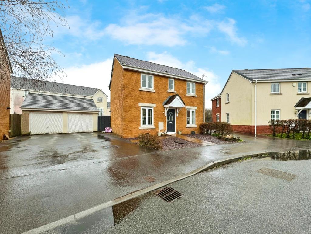 Glan Yr Afon, Gorseinon, Swansea, West SA4 3 bed detached