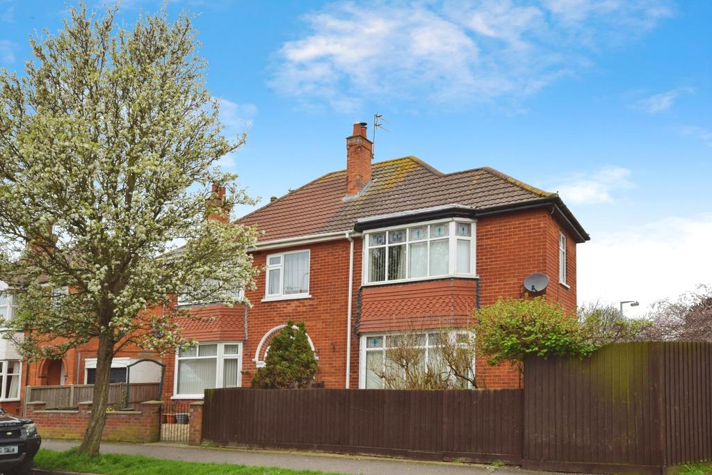 Beresford Avenue, Skegness PE25 2 bed flat for sale £100,000