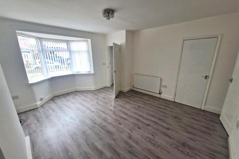3 bedroom terraced house to rent, Haselbeech Crescent, Liverpool