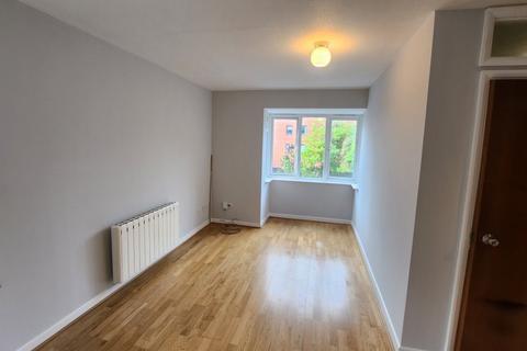 1 bedroom flat to rent, Churchill Court, W5 3