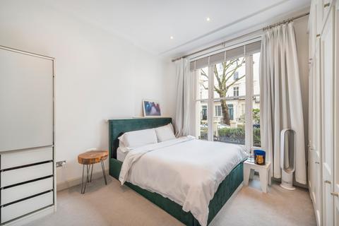 3 bedroom flat for sale, Clarendon Gardens, London