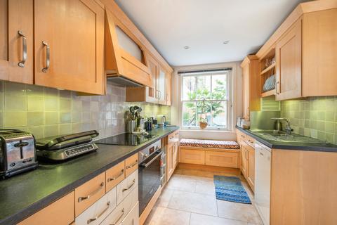 3 bedroom flat for sale, Clarendon Gardens, London