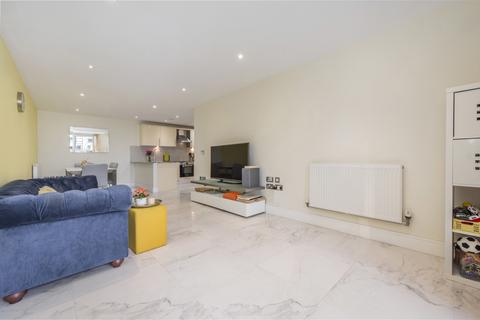 3 bedroom flat for sale, Indescon Square, London