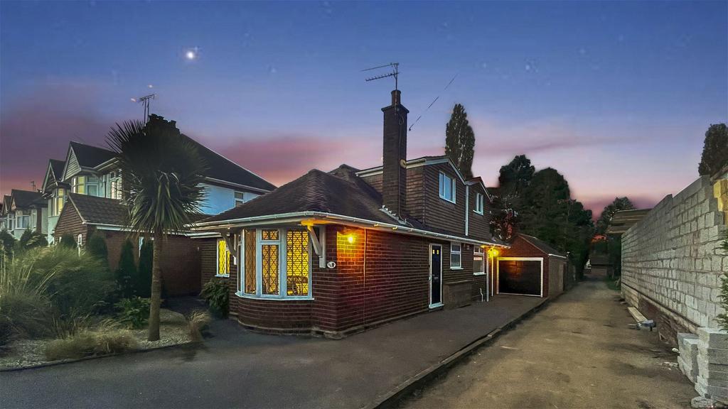 Lutterworth Road, Nuneaton CV11 4 bed detached bungalow for sale £650,000