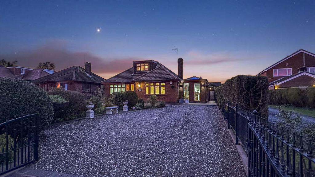 Bedworth Road, Bedworth CV12 3 bed detached bungalow for sale £550,000