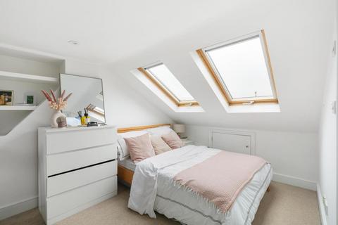 3 bedroom flat for sale, Fontarabia Road, London