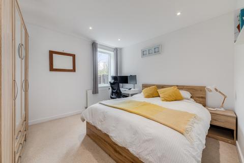 2 Nauticus Walk, London, E14 9ZT