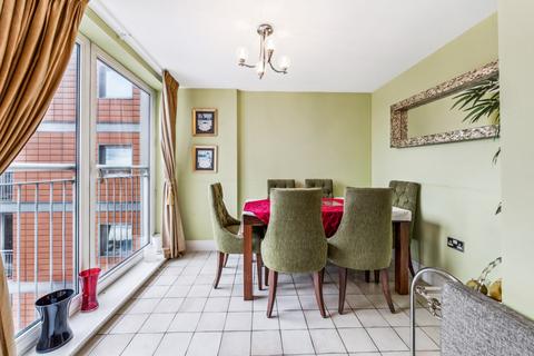 3 bedroom flat for sale, Holland Gardens, Brentford, Middlesex