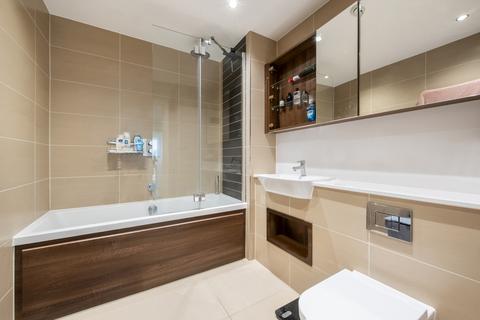 2 bedroom flat for sale, Altitude Point, 71 Alie Street, London