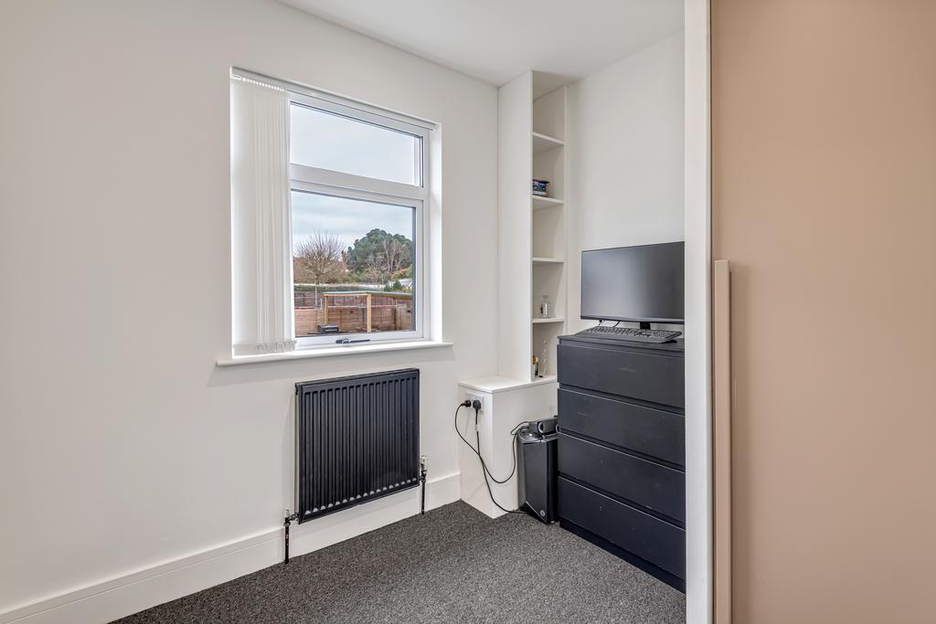 Bedroom/ study