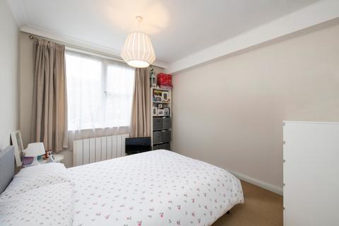 2 bedroom flat for sale, Elystan Court, Howards Lane, London