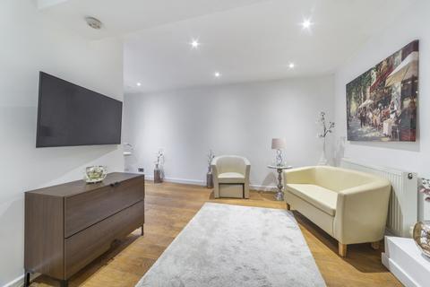 2 bedroom mews for sale, Royal Crescent Mews, Holland Park, London