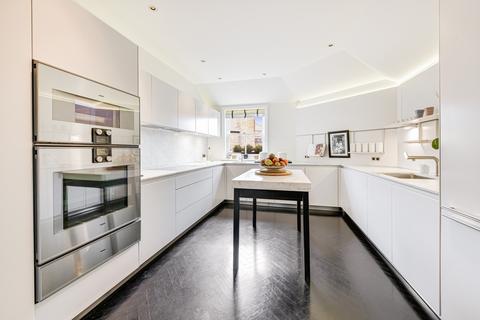undefined, Pont Street, London