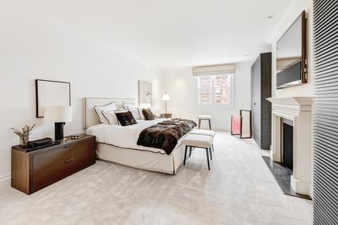 undefined, Pont Street, London