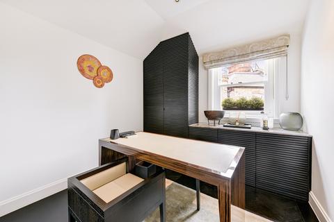 undefined, Pont Street, London