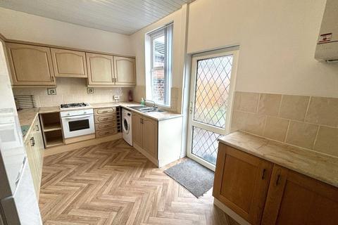 2 bedroom house to rent, Heath Road, Ashton-in-makerfield